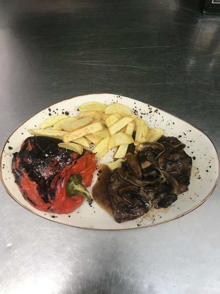 Carne con pimiento y patatas